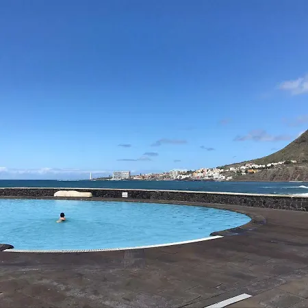 Apto A 100m De Piscina Natural 아파트